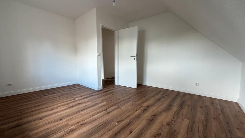 Doppelhaushälfte Wedel - 4 Zimmer, 120 m&sup2;, 2.000&euro; | Angebot:26527076