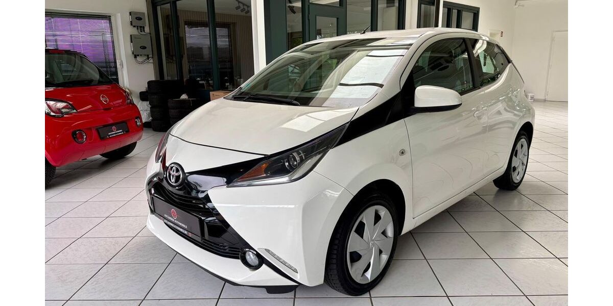 Toyota Aygo (X) 107.230 km 9.799 &euro; Buxtehude 21614