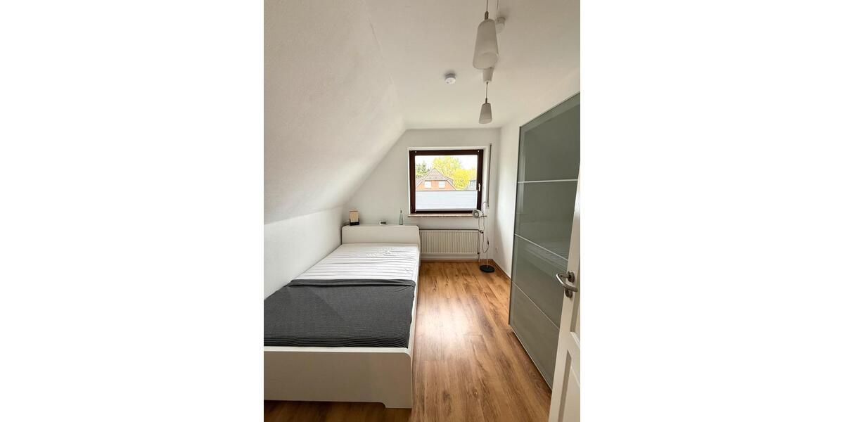 Dachgeschoßwohnung Hamburg Wandsbek - 3 Zimmer, 56 m&sup2;, 1.200&euro; | Angebot:26253938