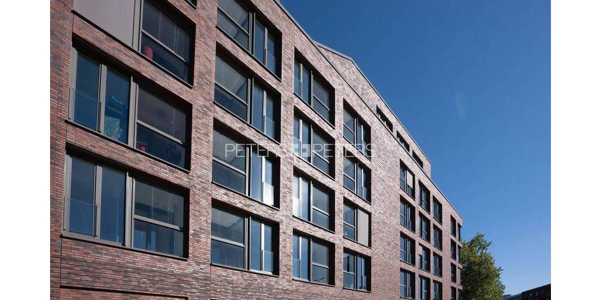 + Strahlende Lebensqualität - Lichtdurchflutete Wohnung mit Balkon und Loggia + 4 zimmer