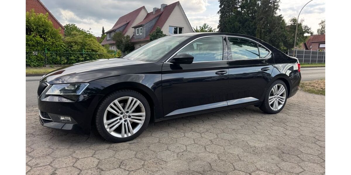 Skoda Superb 210.000 km 10.990 &euro; Stelle 21435