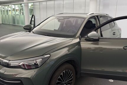 VW Tiguan 27.000 km 37.900 € Hamburg 20359