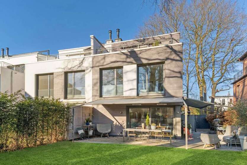 Haus zum Mieten in Hamburg 4.900 € 240 m²
