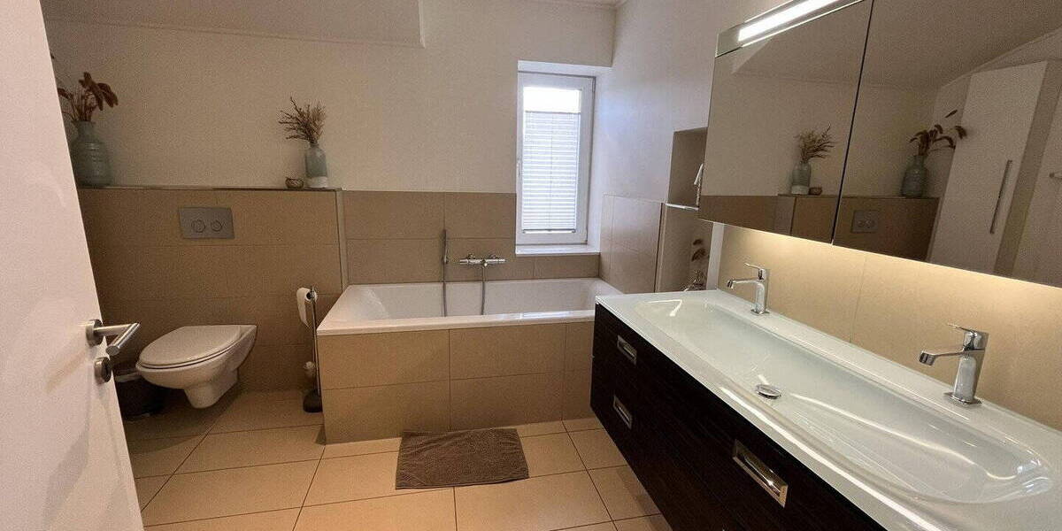 Doppelhaushälfte Hamburg Sasel - 7 Zimmer, 135 m&sup2;, 3.300&euro; | Angebot:26275113