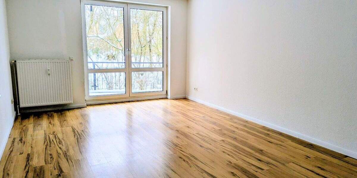 Große 1 22-Zimmer-Wohnung mit Balkon, Einbauküche und Vollbad! 3 zimmer