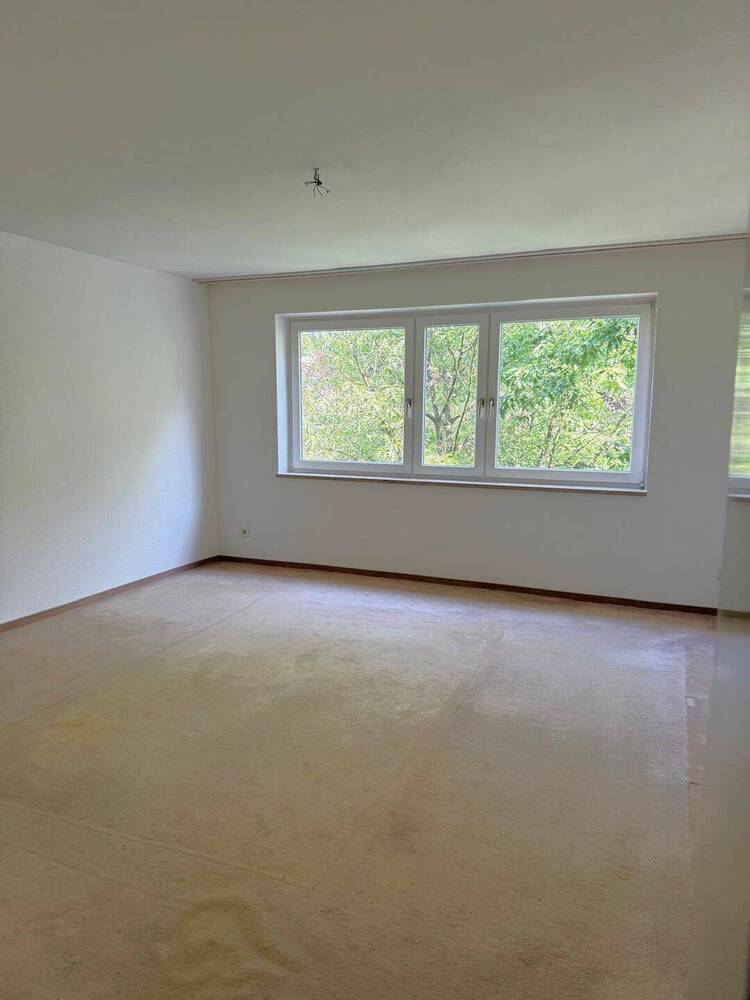 Zentrale Wohnlage, ruhige Umgebung. Endetage mit Balkon und TG-Stellplatz