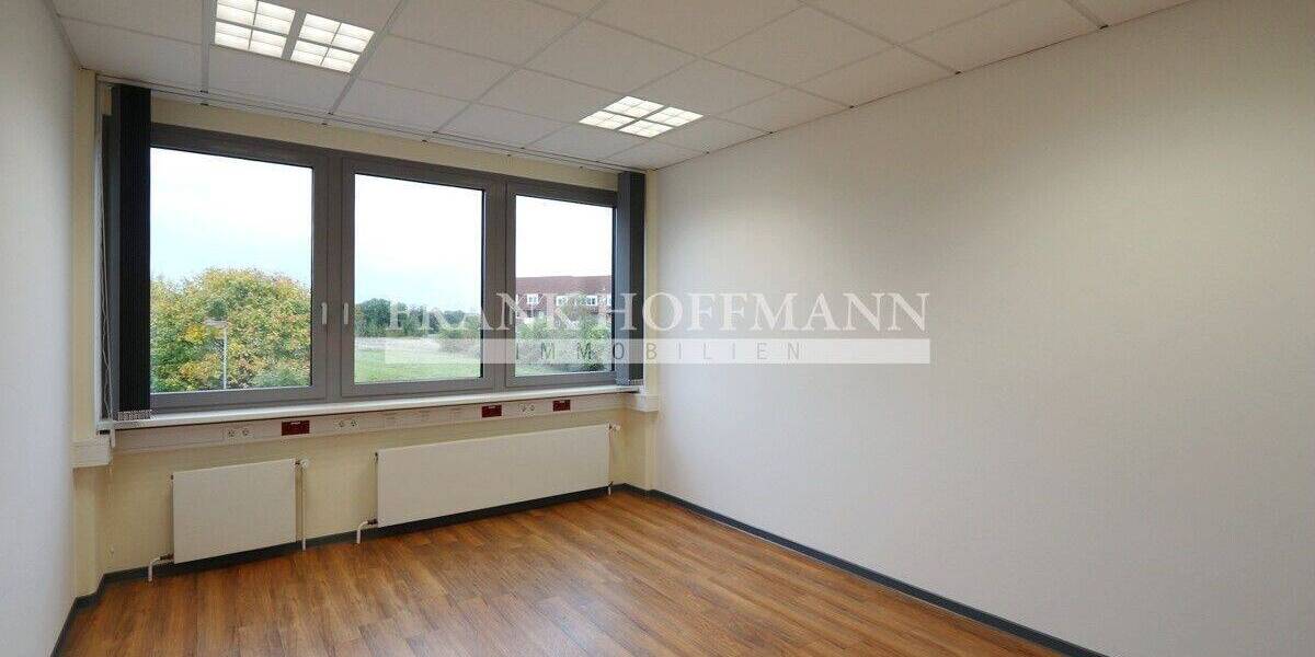 Flexible Bürofläche mit Stellplätzen und Keller in Quickborn zimmer