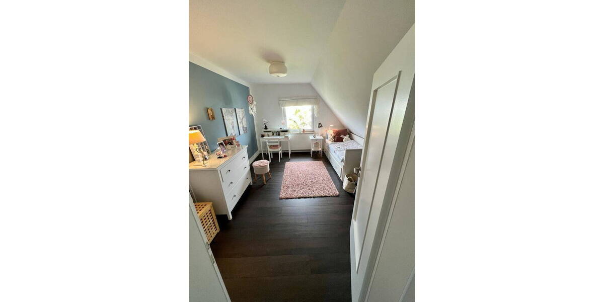 Einfamilienhaus Hamburg Rahlstedt - 8 Zimmer, 180 m&sup2;, 2.800&euro; | Angebot:26306502