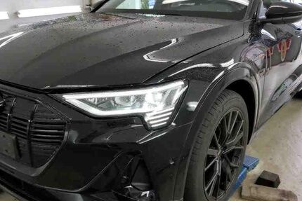 Audi e-tron 41.085 km 34.990 &euro; Hamburg 22047