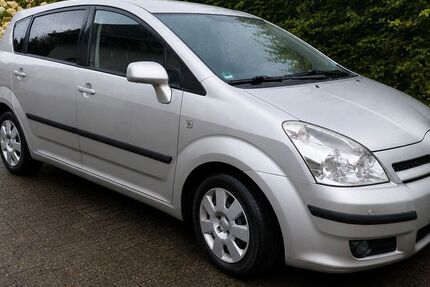 Toyota Corolla Verso 71.264 km 2.990 &euro; Hamburg 20095