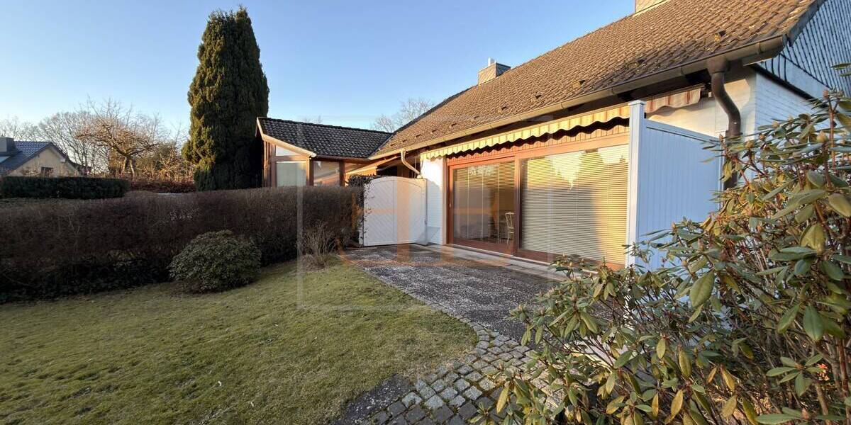 Klassische DHH mit Vollkeller und Garage in ruhiger Sackgassenlage von Ahrensburg - Doppelhaushälfte Ahrensburg | Angebot:26121169