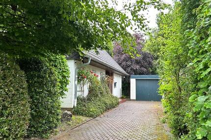 Ruhiges Einfamilienhaus mit eingewachsenem Garten, Keller, Garage