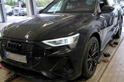 Audi e-tron 20.329 km 41.990 &euro; Hamburg 22047