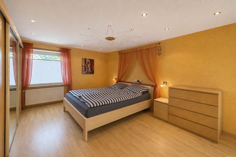 * Großzügiges Architektenhaus * Begehrte TOP-Lage, mit sehr viel Platz für 2 Familien! - Zweifamilienhaus Henstedt-Ulzburg Ulzburg | Angebot:26382175