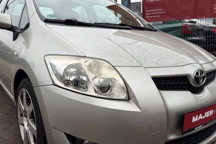 Toyota Auris 133.093 km 5.550 &euro; Hamburg 22043
