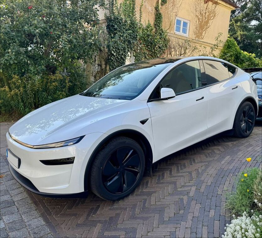 Tesla Model Y 9.000 km 51.500 € Hamburg 22607