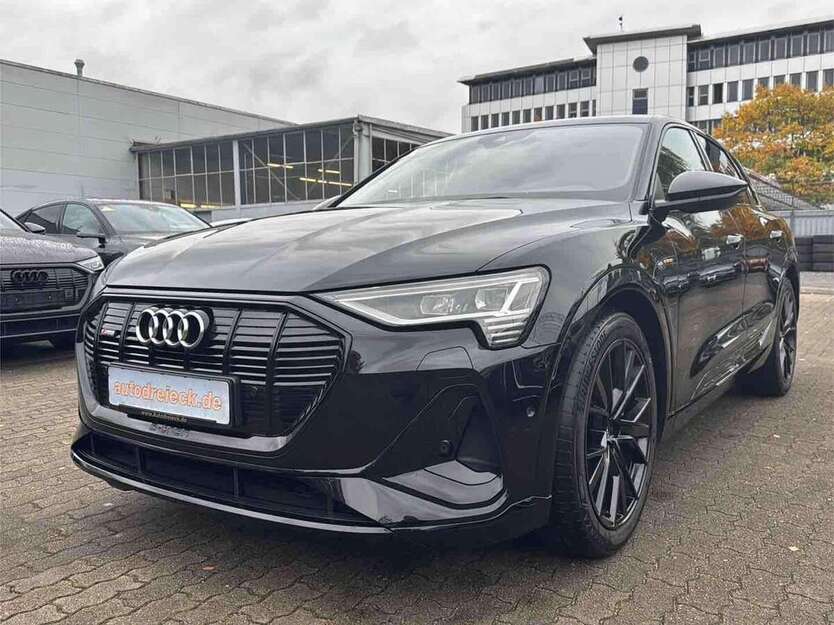 Audi e-tron 58.294 km 37.950 € Hamburg 22047