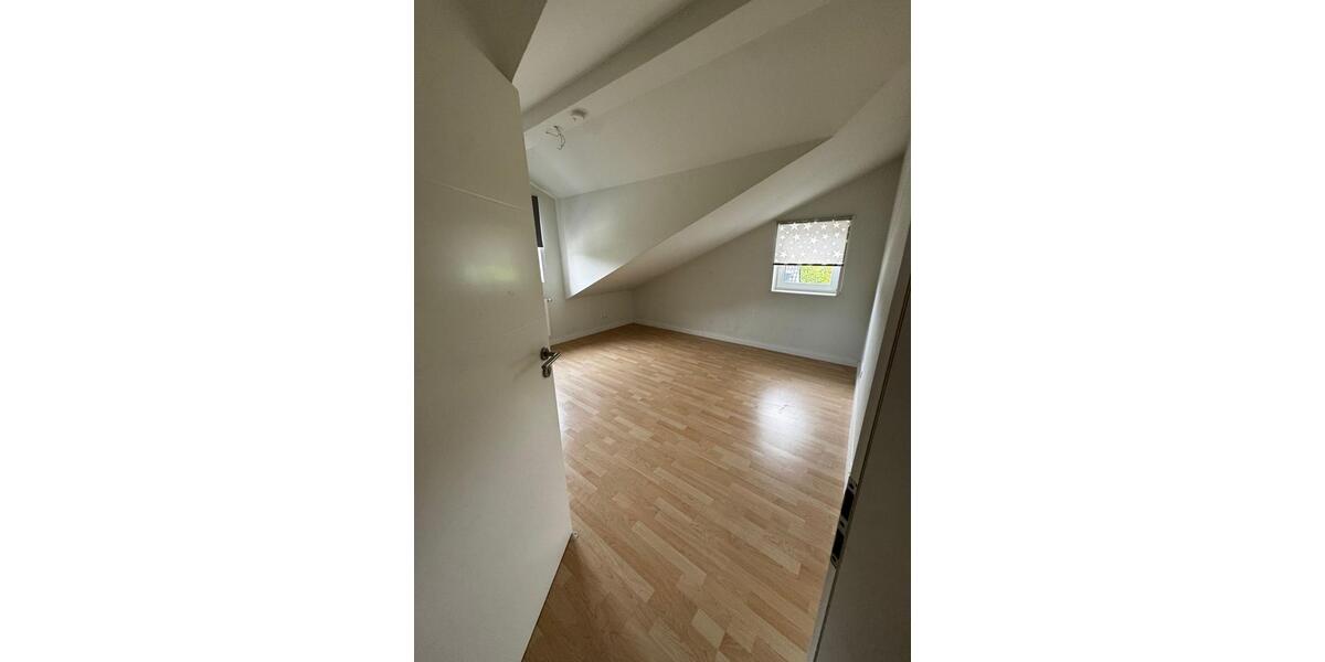 Dachgeschoßwohnung Börnsen - 5 Zimmer, 158 m&sup2;, 1.800&euro; | Angebot:26057087
