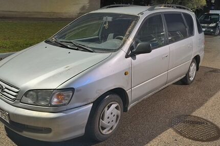 Toyota Picnic 185.000 km 2.499 &euro; Hamburg 22547