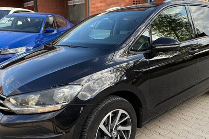 VW Touran 215.000 km 11.999 € Geesthacht (bei Hamburg) 21502