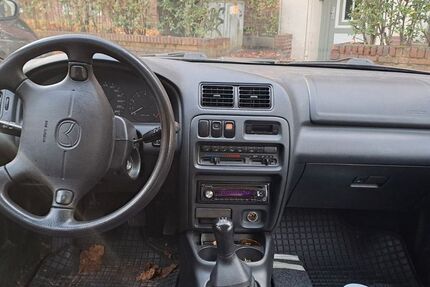 Mazda 323 232.000 km 650 &euro; HAMBURG 22087