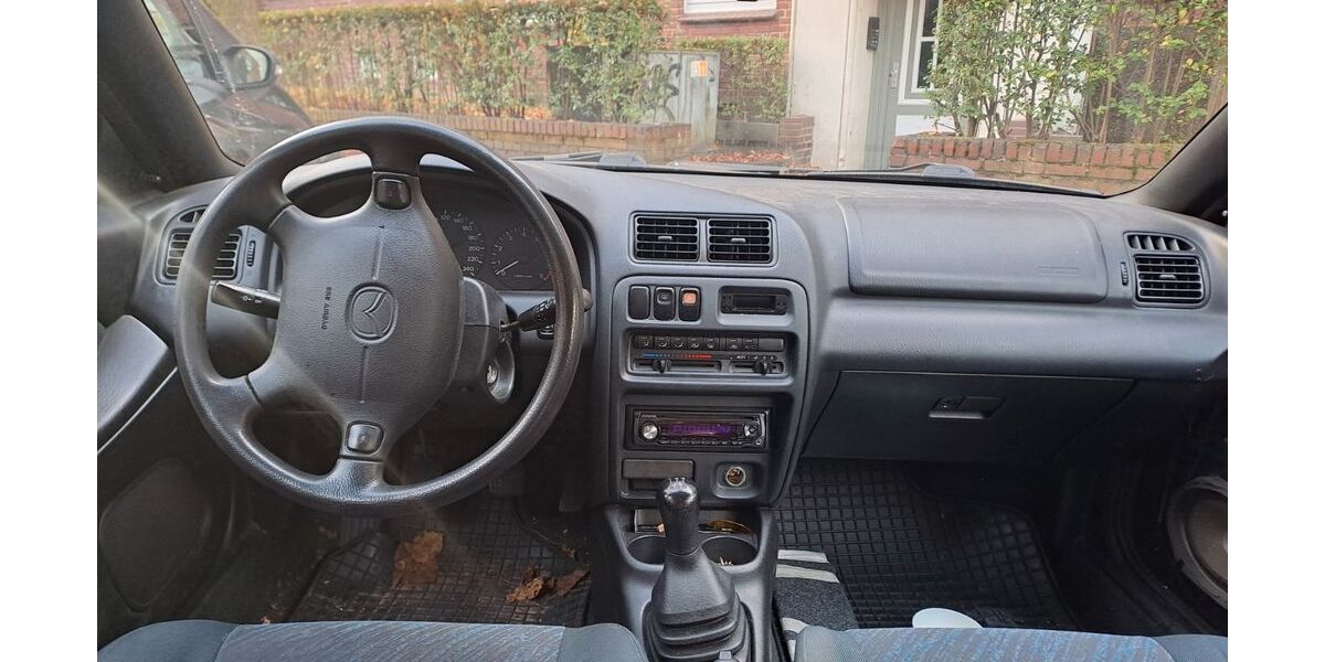 Mazda 323 232.000 km 650 &euro; HAMBURG 22087