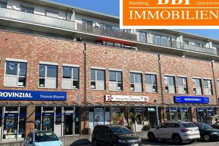 BüroPraxis - mit Designplanke in Holzoptik und frisch weiss gestrichenen Wänden in Vorbereitung zimmer