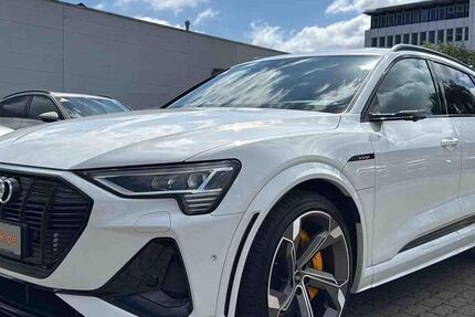 Audi e-tron 98.795 km 35.700 &euro; Hamburg 22047