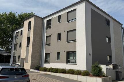 Seniorengerechte 2-Zi.-Wohng., mit Aufzug, Balkon + Carport