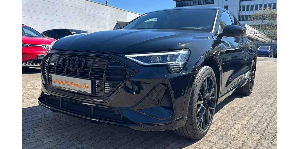 Audi e-tron 23.788 km 33.950 &euro; Hamburg 22047