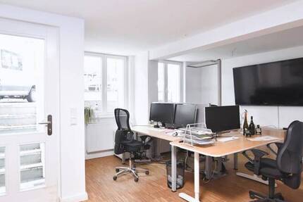Top gepflegte 3 Zimmer Büro- Praxisfläche in begehrter Lage