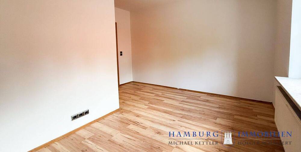 3-Familienhaus - BJ 1999 - EignerWohnung, 4 Zimmer, sofort beziehbar - 30-er Zone in 25436 Tornesch