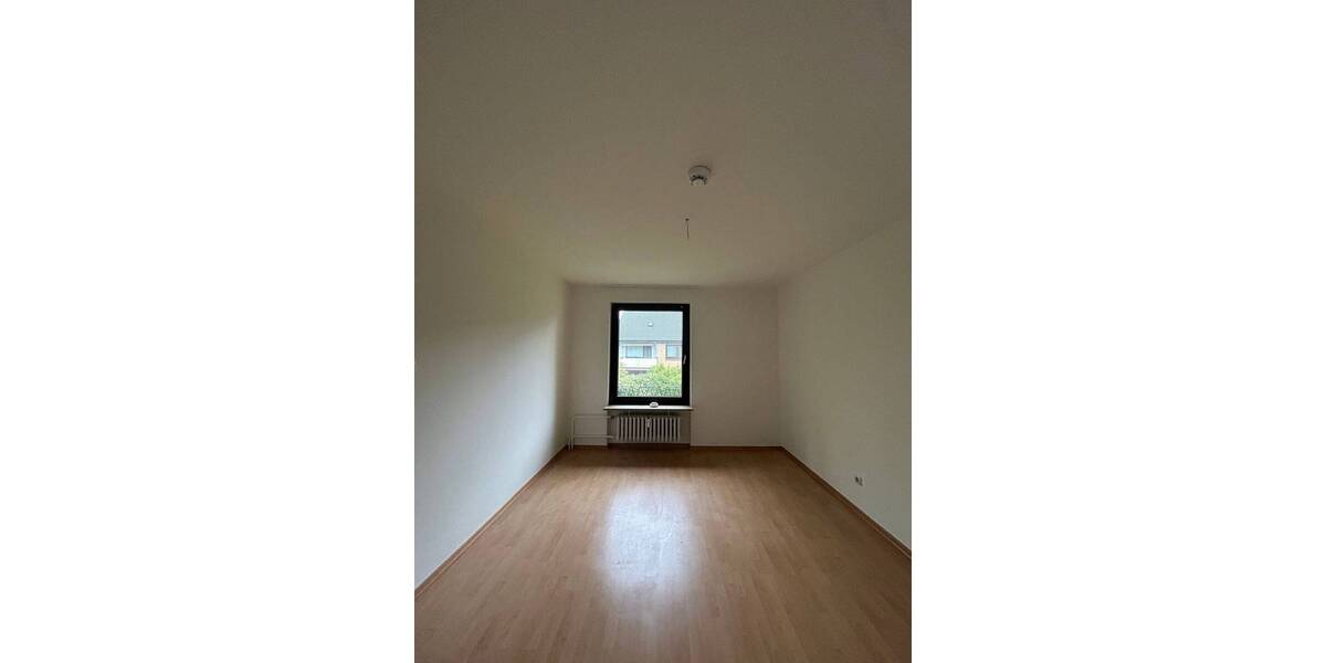 Etagenwohnung Pinneberg - 2 Zimmer, 65 m&sup2;, 692&euro; | Angebot:26616659