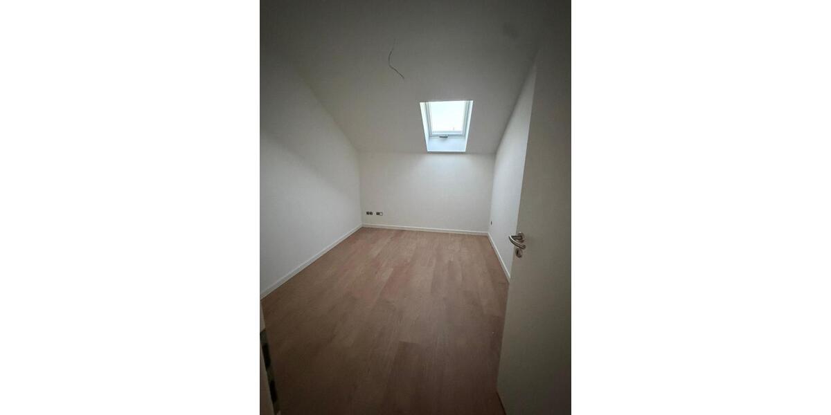 4-Zimmer Dachgeschoss Wohnung 4 zimmer