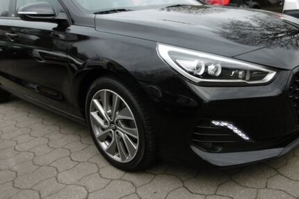 Hyundai i30 121.878 km 11.380 &euro; Hamburg 22459