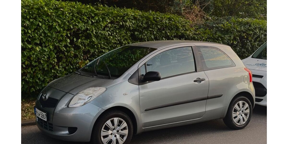Toyota Yaris 147.000 km 2.250 &euro; Hamburg 22045