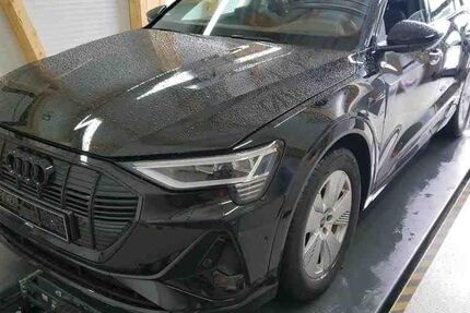 Audi e-tron 40.874 km 39.990 &euro; Hamburg 22047