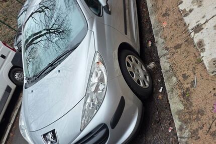 Peugeot 207 102.000 km 2.999 &euro; Hamburg 21035