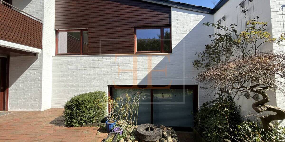 Charakterstarkes Architektenhaus mit Wellnessbereich und Doppelgarage in Hamburg-Volksdorf - Einfamilienhaus Hamburg / Volksdorf Volksdorf | Angebot:26230730
