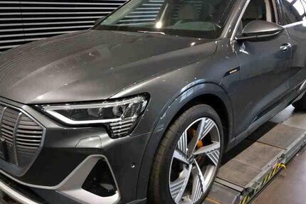 Audi e-tron 38.356 km 32.990 &euro; Hamburg 22047