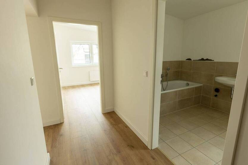 Helle Doppelhaushälfte in Hamburg-Rissen – Erstbezug nach Sanierung mit Garten & Terrasse