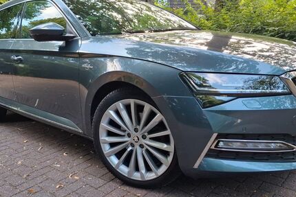 Skoda Superb 61.200 km 23.690 &euro; Hamburg 22393