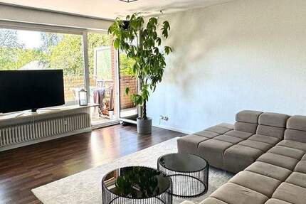 Möblierte Traumwohnung mit Balkon in Endetage in absolut ruhiger und sonniger Lage. 3 zimmer