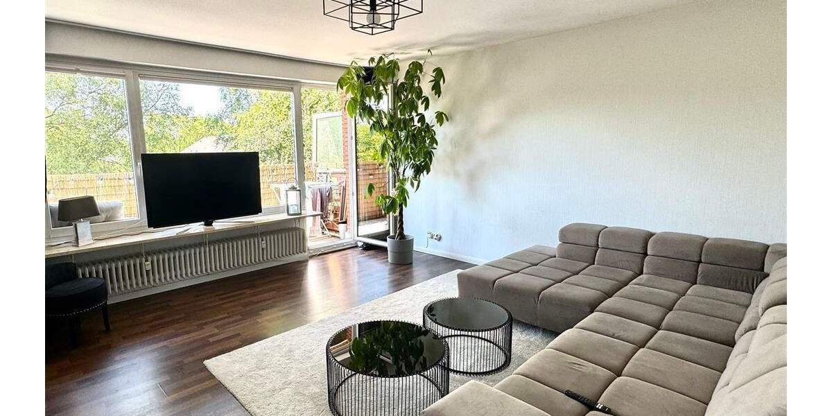 Möblierte Traumwohnung mit Balkon in Endetage in absolut ruhiger und sonniger Lage. 3 zimmer