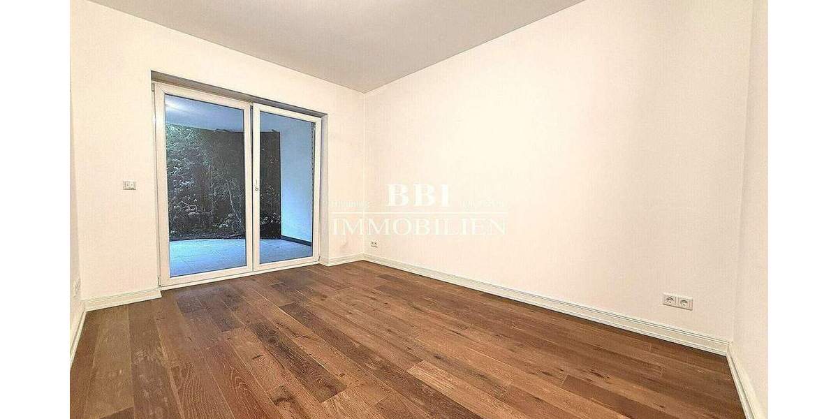 Erdgeschosswohnung mit Südgarten und 2 TG - Stilvolles Wohnen in privater Atmosphäre 4 zimmer