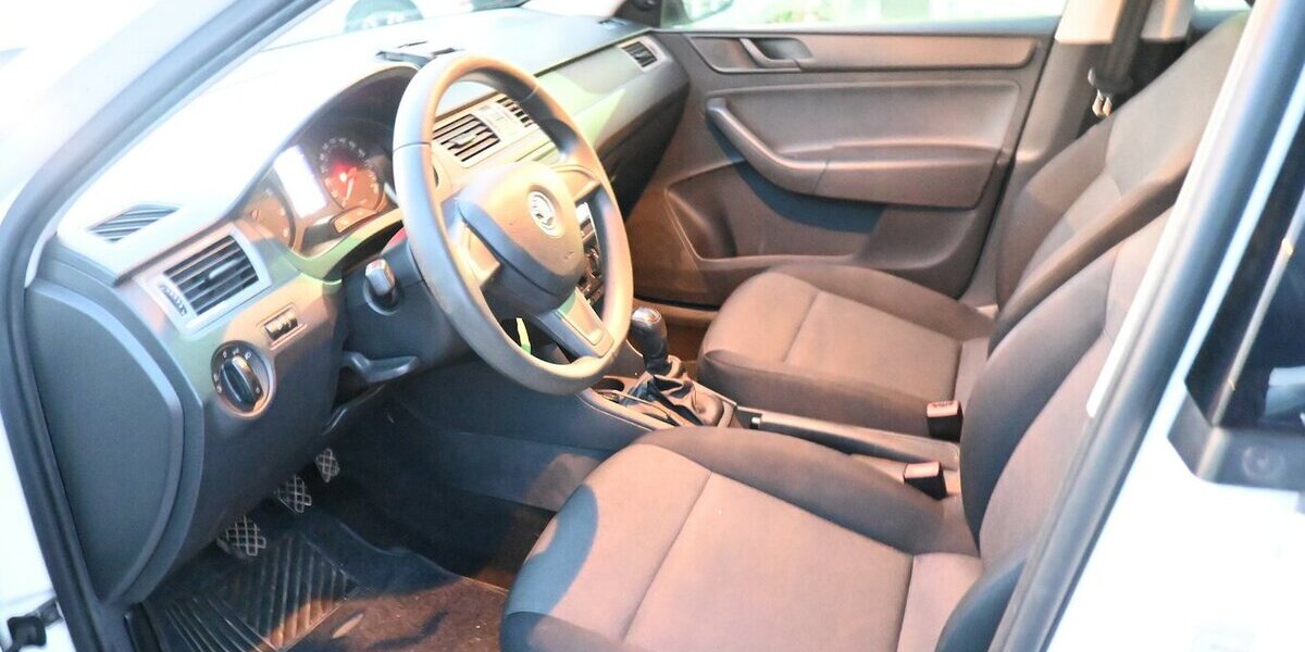 Skoda Rapid Spaceback 1.2 mit NAVI Steuerkette neu!!! 175.000 km 5.300 &euro; Seevetal - Hittfeld 21218