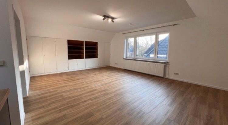 Dachgeschoßwohnung Hamburg Niendorf - 2 Zimmer, 92 m&sup2;, 1.660&euro; | Angebot:24700356