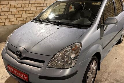 Toyota Corolla Verso 117.000 km 6.450 &euro; Hamburg 21079