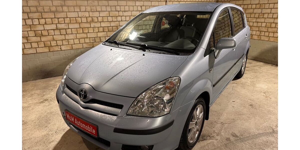Toyota Corolla Verso 117.000 km 6.450 &euro; Hamburg 21079