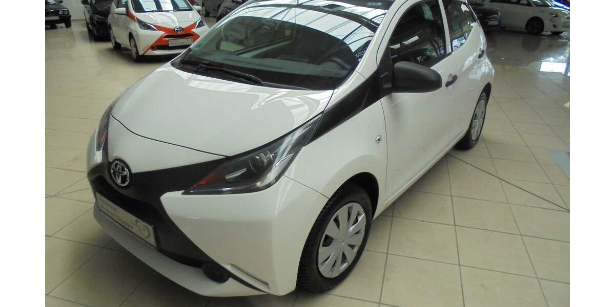 Toyota Aygo (X) 44.864 km 5.900 &euro; Hamburg 22043
